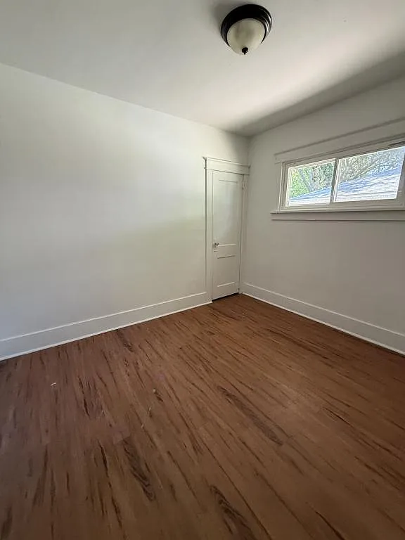 2225 Hoff St — Photo 2