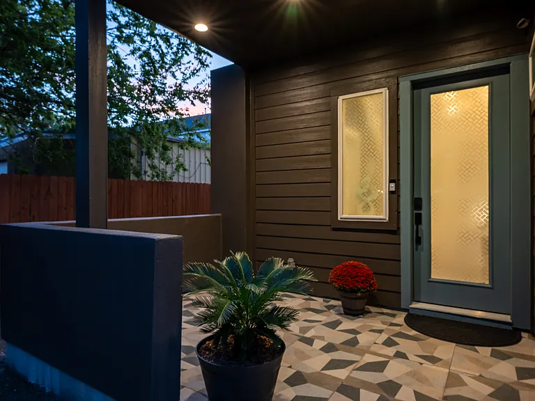 911 Thompson St — Photo 49