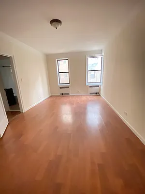 Rented by Kew Forest Realty Inc | media 1