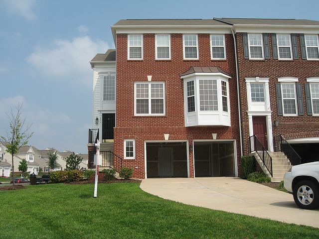 Huge End Unit Town Home