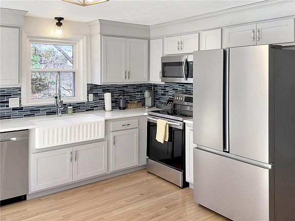 2nd image of 89 Narrow Ln
