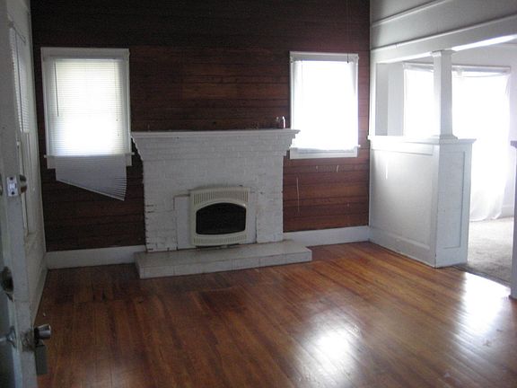 Fireplace in Living Rm