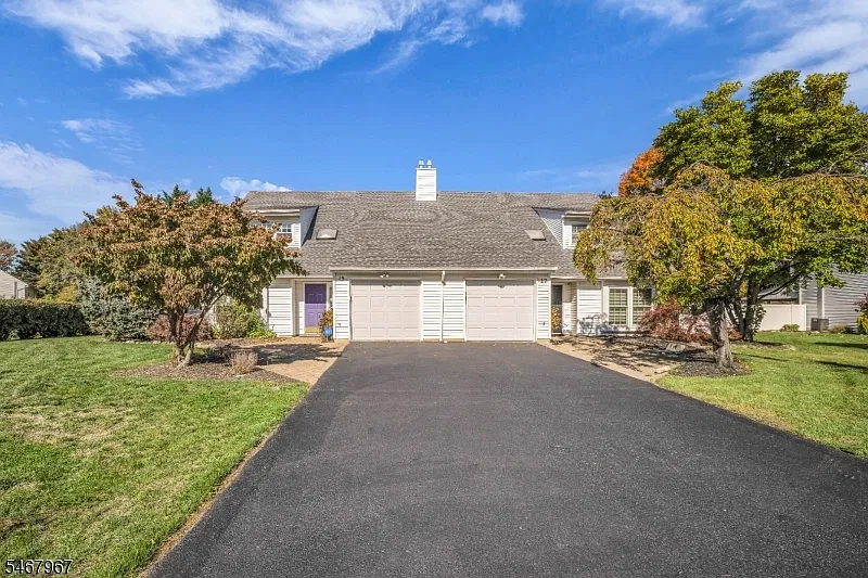 4 bed, 2.5 bath, $4,000 — Photo 3