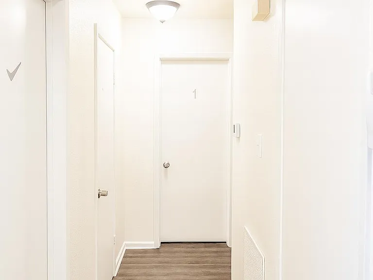 La Grange Dr — Photo 7