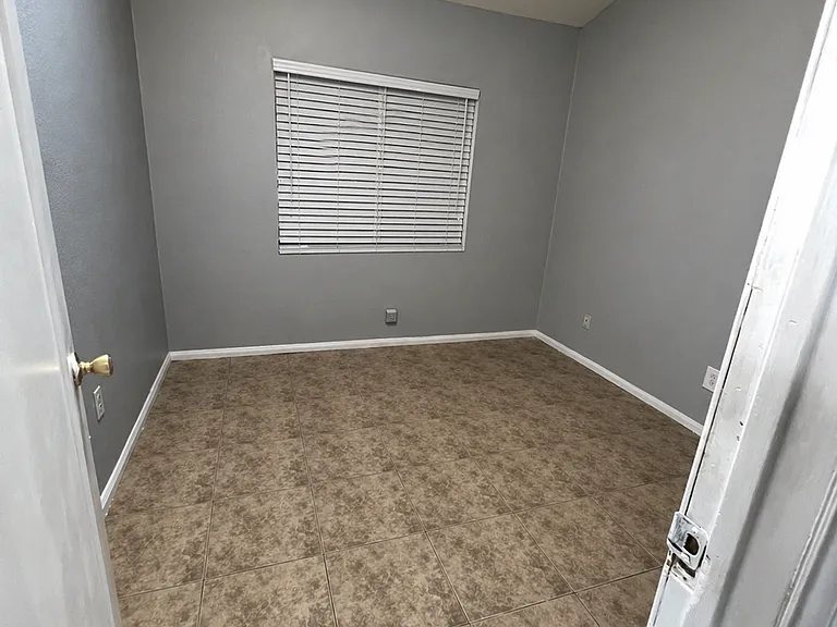 43826 Adler Ave — Photo 7