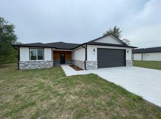313 S Sycamore Dr, Valley Center, KS 67147