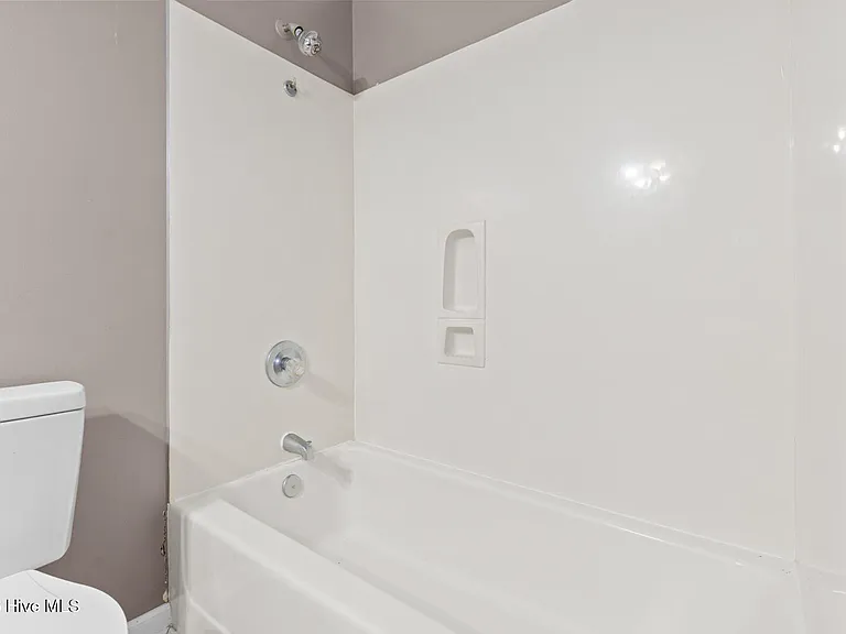 105 Valley Ct — Photo 10