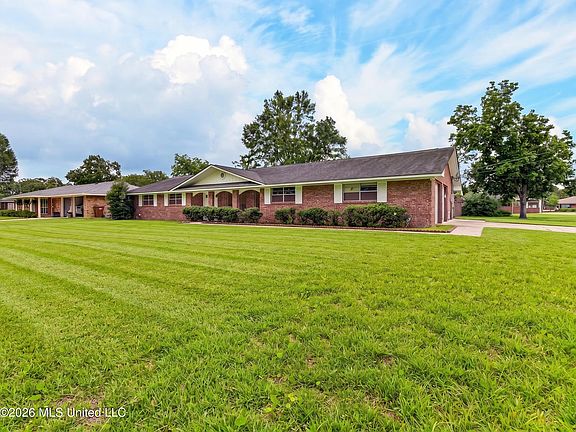 2nd image of 6 Pecan Cir