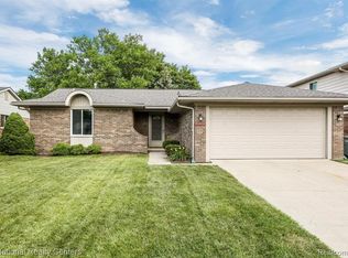 46440 Peach Grove Ave, Macomb, MI 48044