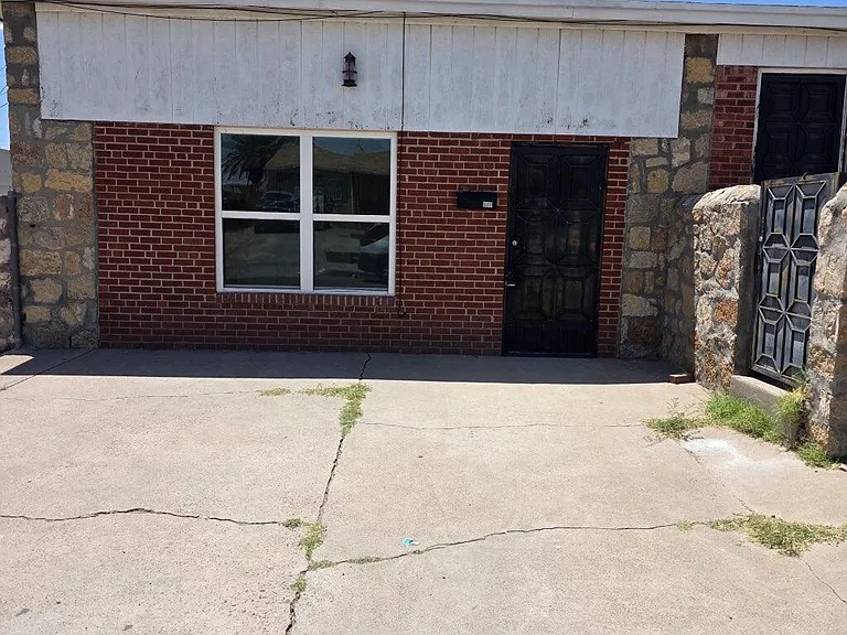 4642 Walter Ln #B — Photo 4