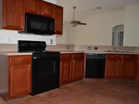 3rd image of 2911 Brittany Bluff Dr