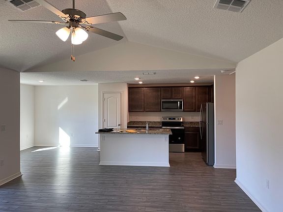 5th image of 19 Wheeler Ln