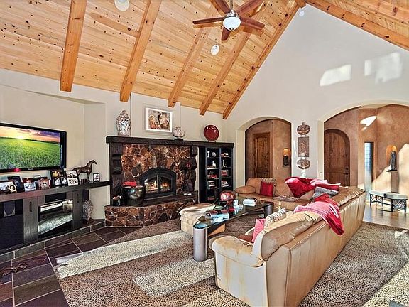 5th image of 42167 Evergreen Dr