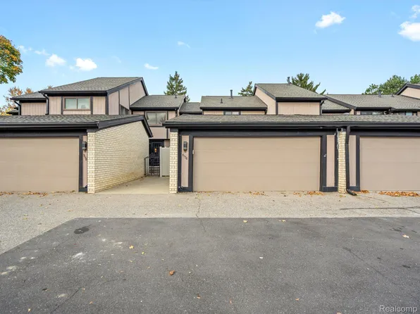 5176 Rock Run, West Bloomfield, MI 48322