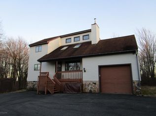 1298 Glade Dr, Long Pond, PA