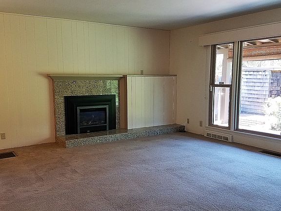 4th image of 1541 Slack St #A