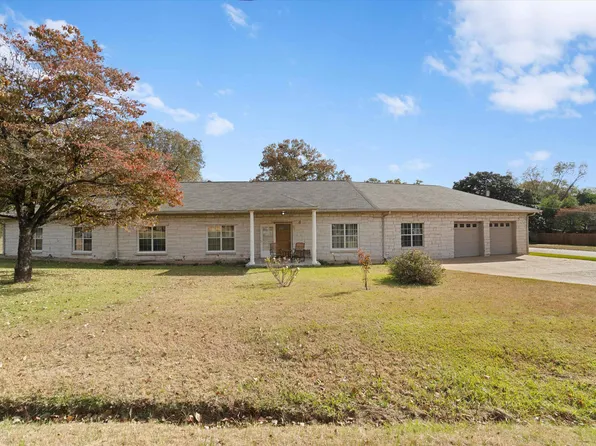 1103 Webb St, Daingerfield, TX 75638