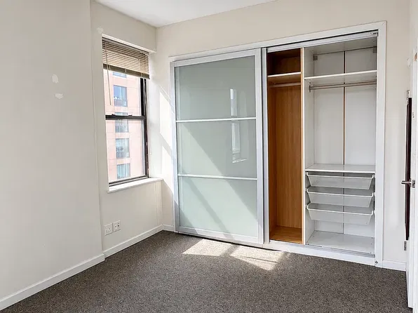 1050 44th Dr APT 5, Long Island City, NY 11101