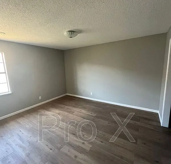 1015 S Saint Louis Ave #8 — Photo 4