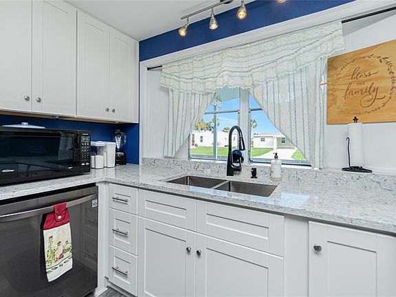 4th image of 1520 Blue Heron Dr