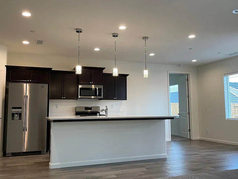 2100 Descanso Ave — Photo 4