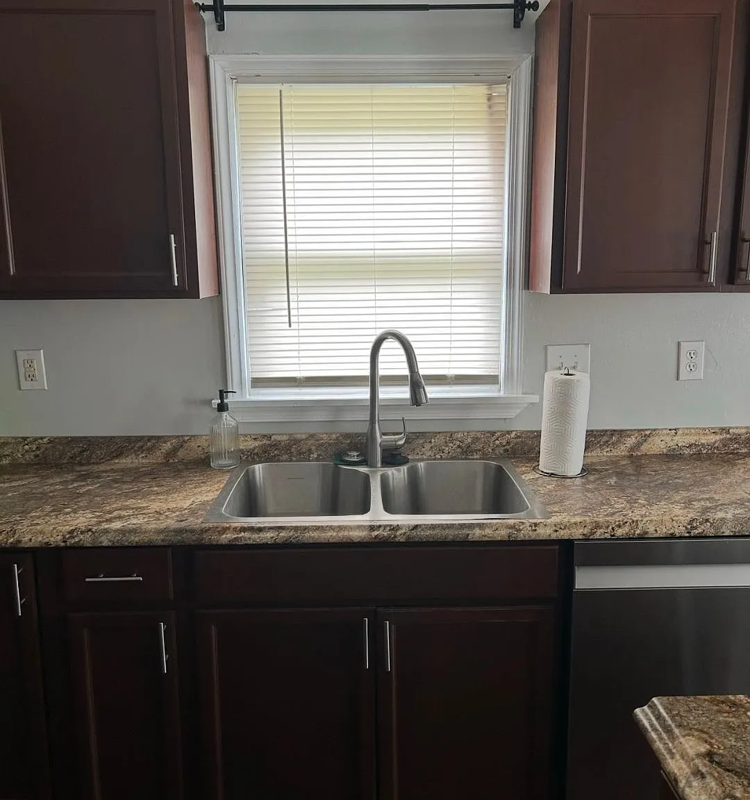 3 bed, 1123 sqft, $2,100 — Photo 2