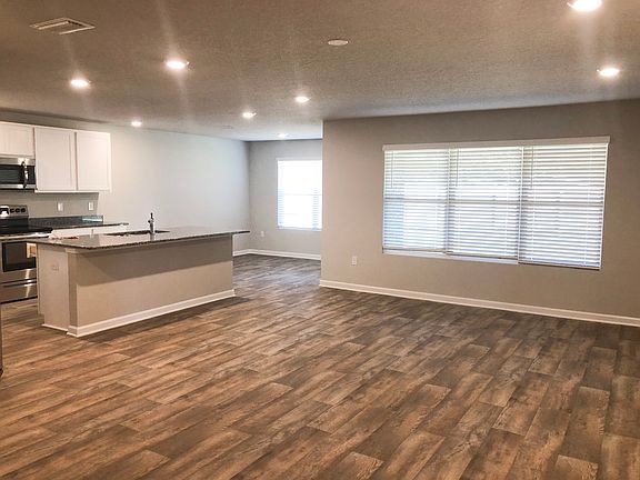 3rd image of 723 Amador Ave