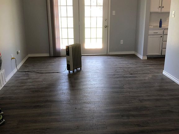4th image of 2424 NW 41st St