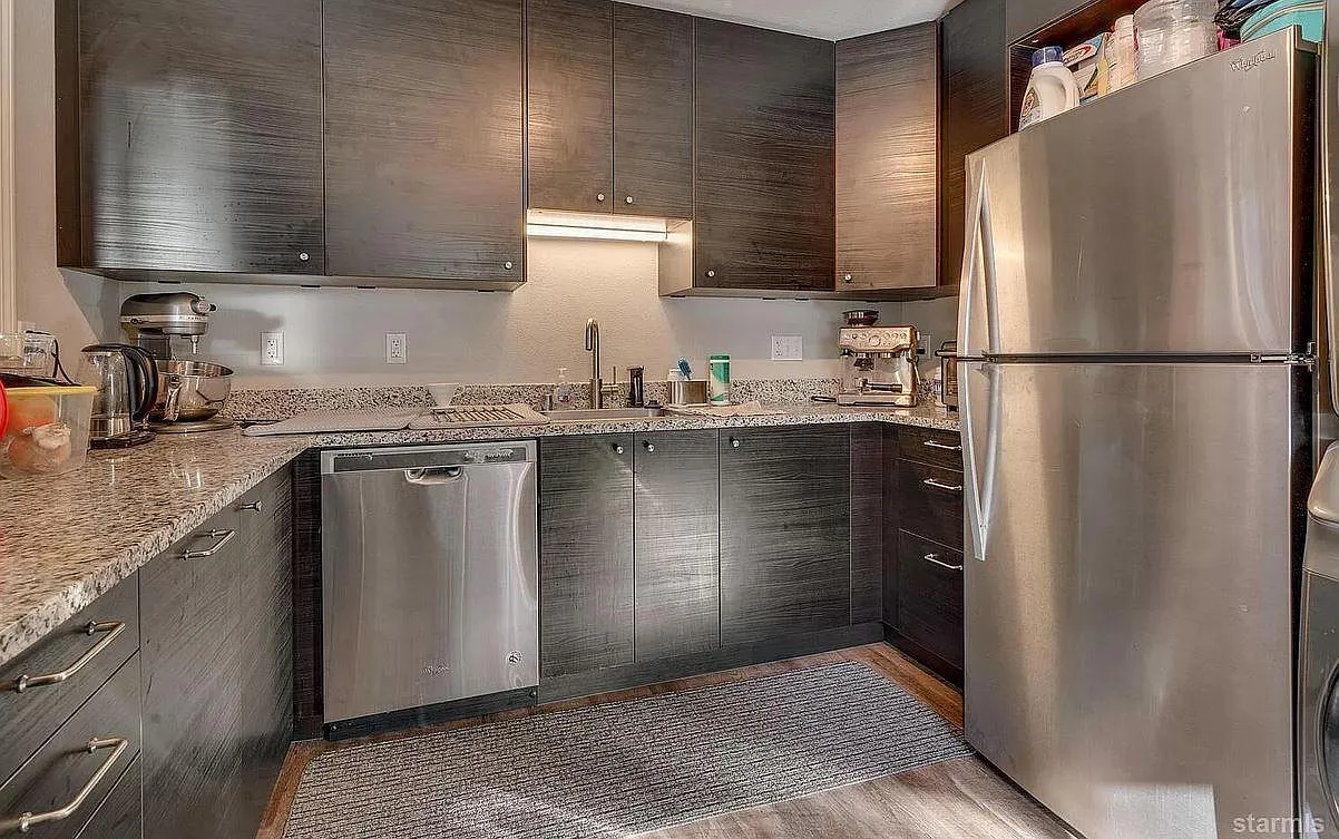 2 bed, 832 sqft, $2,350 — Photo 3