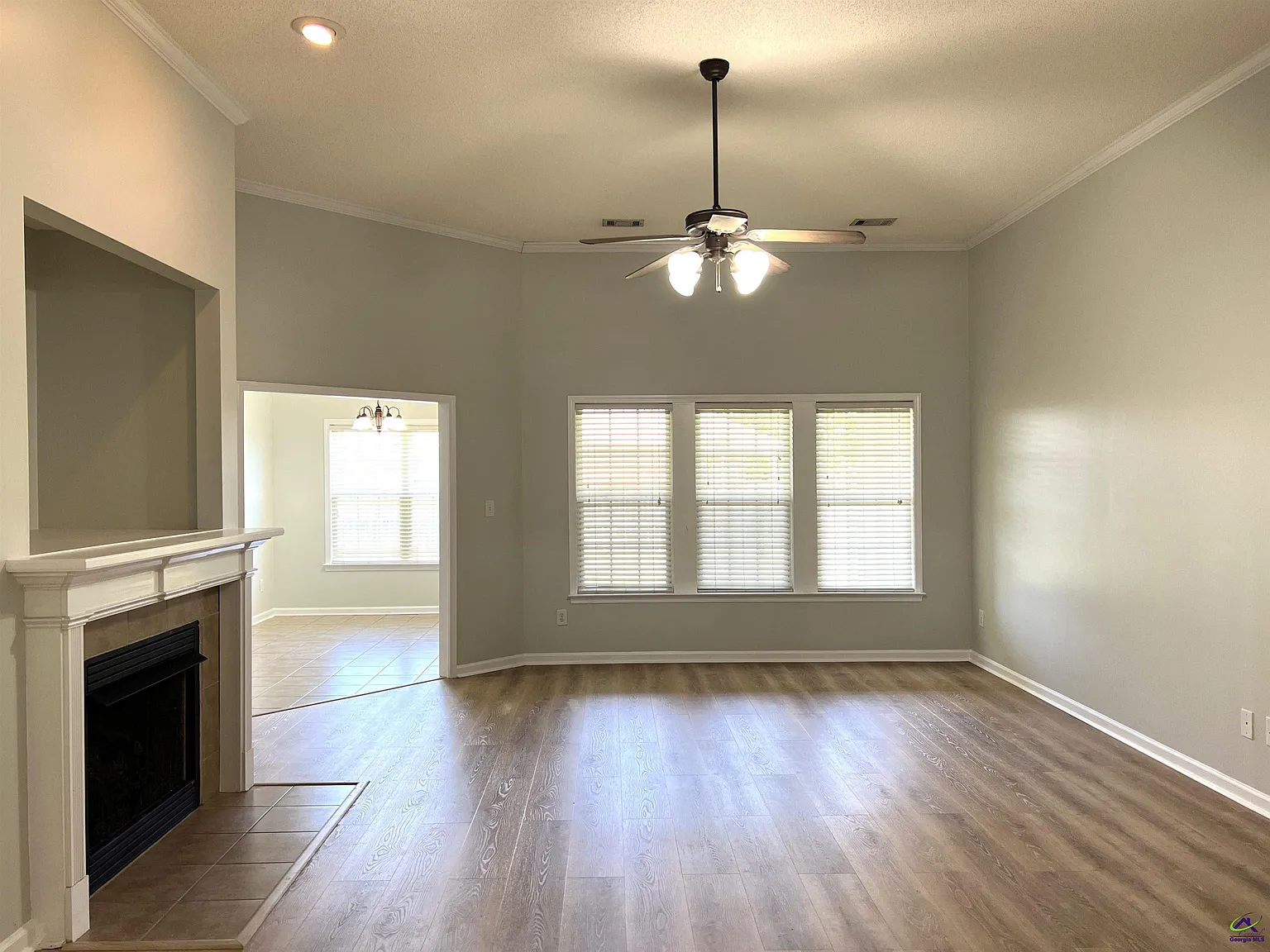 3 bed, 2.0 bath, 1561 sqft, $1,750 — Photo 2