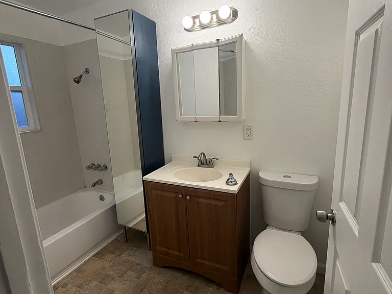 1810 E 25th St #206 — Photo 8