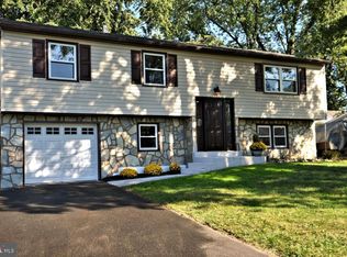 785 Pelham Ave, Warminster, PA 18974