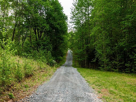 3rd image of 48 Sweet Springs Rd