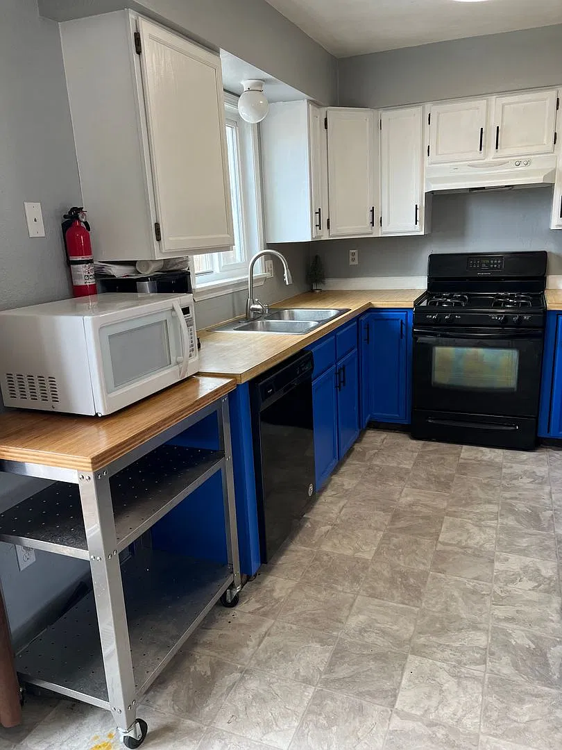 Washer/Dryer & Fully Fenced Yard — Photo 4