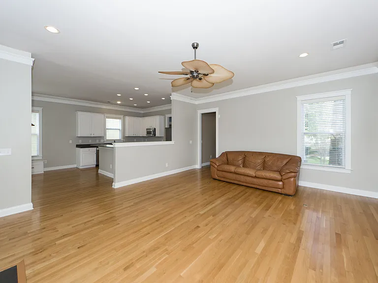 302 White Gables Dr — Photo 18