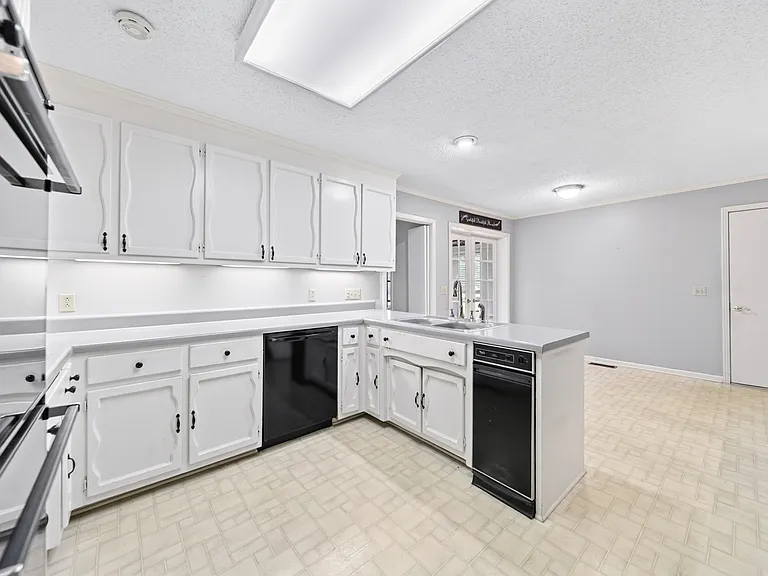 120 Briarwood Dr — Photo 29