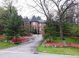 9950 Rolling Greens Dr, Pinckney, MI