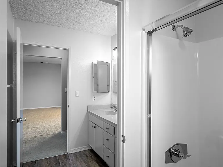 404 E Birch St — Photo 49