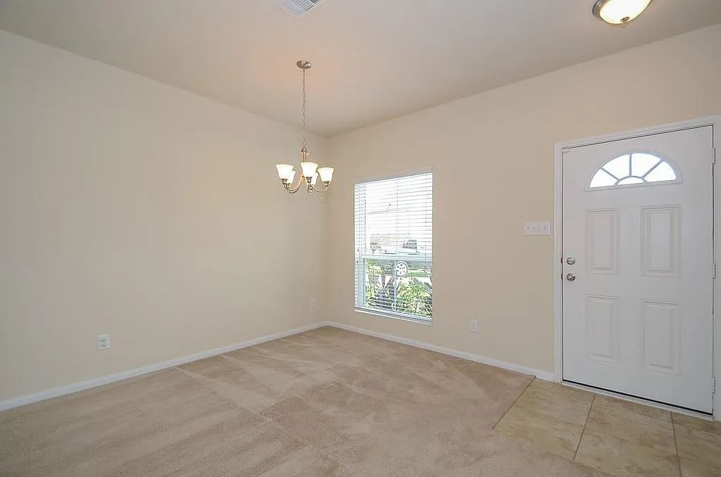 3 bed, 2.5 bath, 2013 sqft, $2,195 — Photo 4