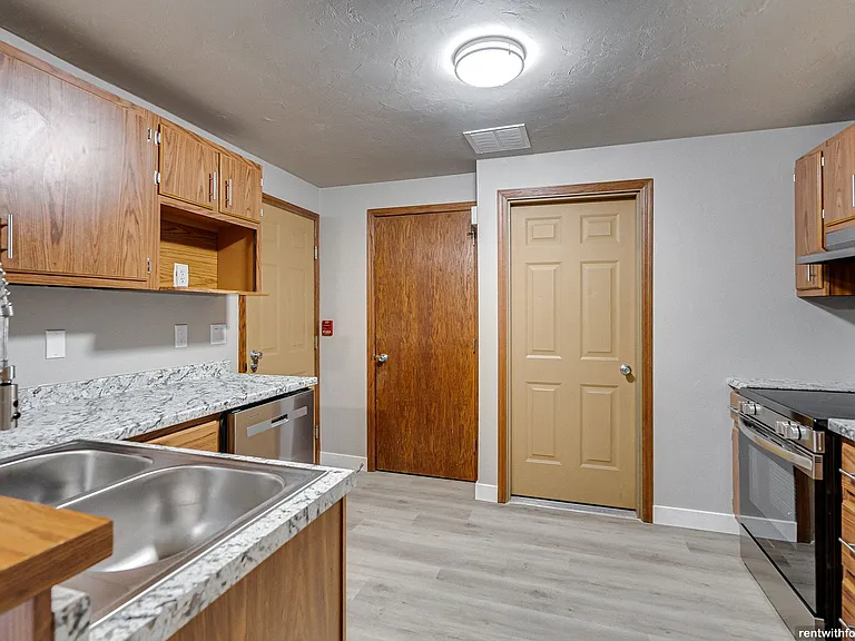 Meadow View East — Photo 93