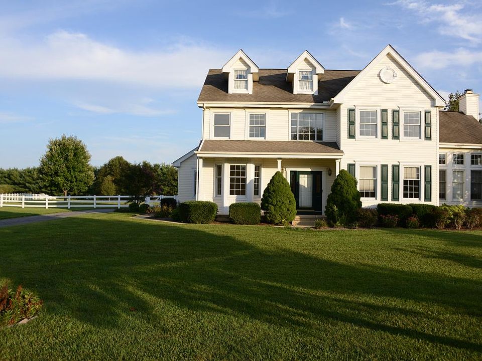 1st image of 102 Sassafras Dr