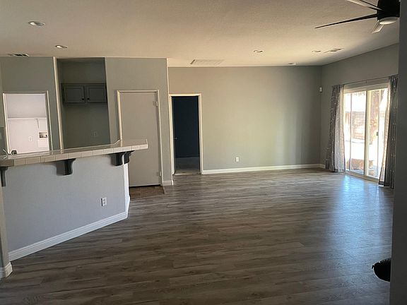 3rd image of 2542 Wallace Ct