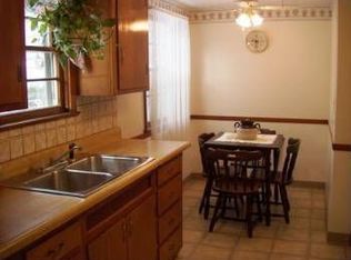 30700 Crescent Dr, Eastlake, OH 44095