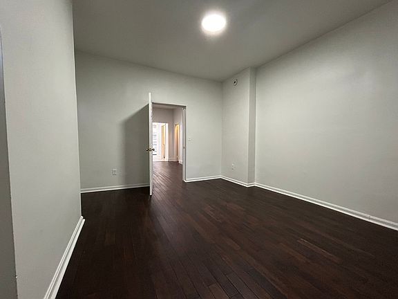 5th image of 821 Collins St #1