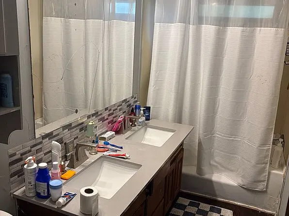 121 E Elm St, Carthage, TX 75633