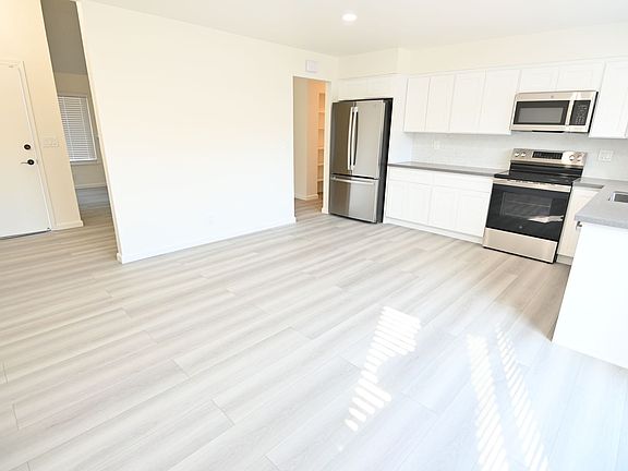 3rd image of 6238 Mahan Dr