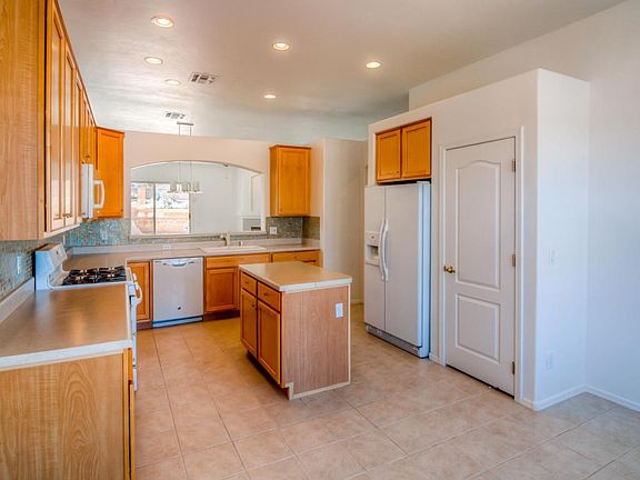 3rd image of 8839 N Treasure Mountain Dr