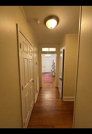2nd image of 530 S Washington St