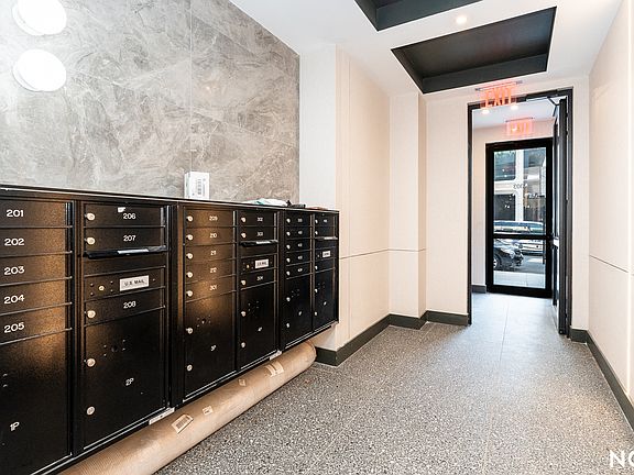 5th image of 303 Wythe Ave #409