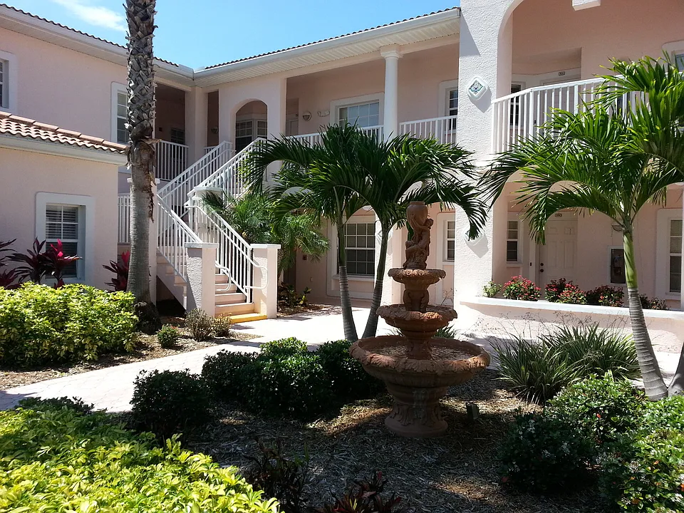 4236 Central Sarasota Pkwy #923